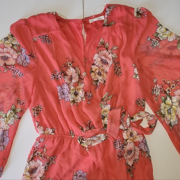 Bailey Blue pink floral print wrap v neck romper with bow keyhole back - Picture 4 of 14